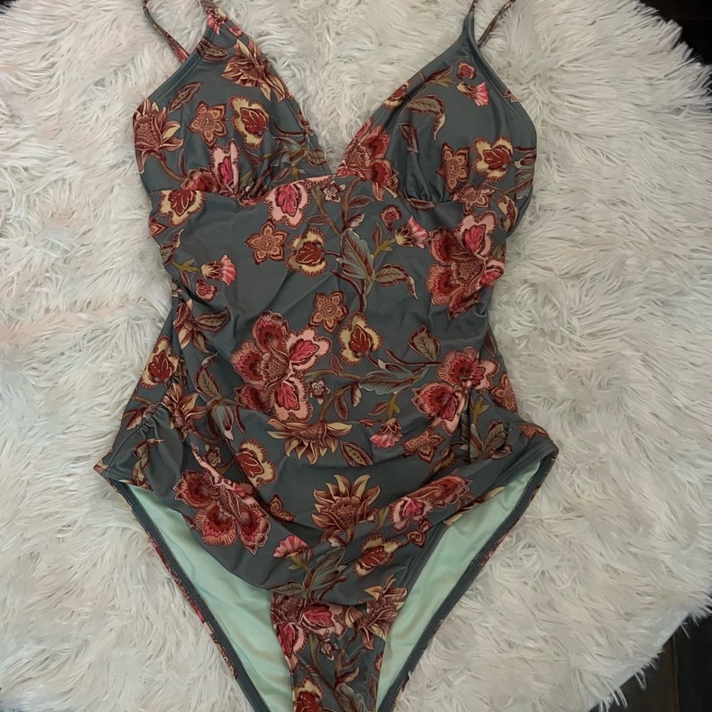 New woman’s Floral One Piece Swimsuit
